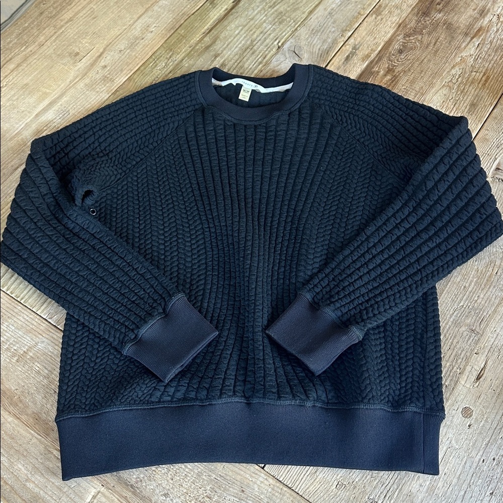 Theory 38 quilted design crew neck raglan sweater / pullover. Size medium.